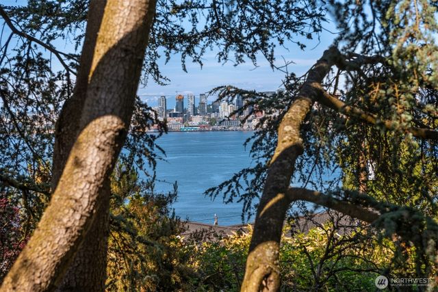 4055 SW Holgate Street, Seattle, WA 98116