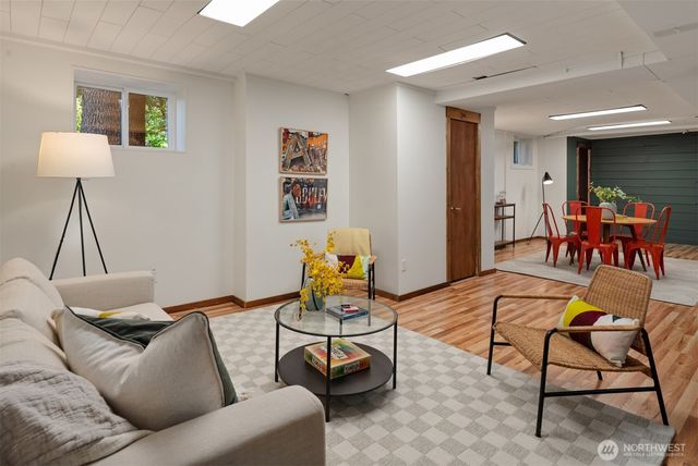 4055 SW Holgate Street, Seattle, WA 98116