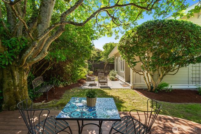 4055 SW Holgate Street, Seattle, WA 98116