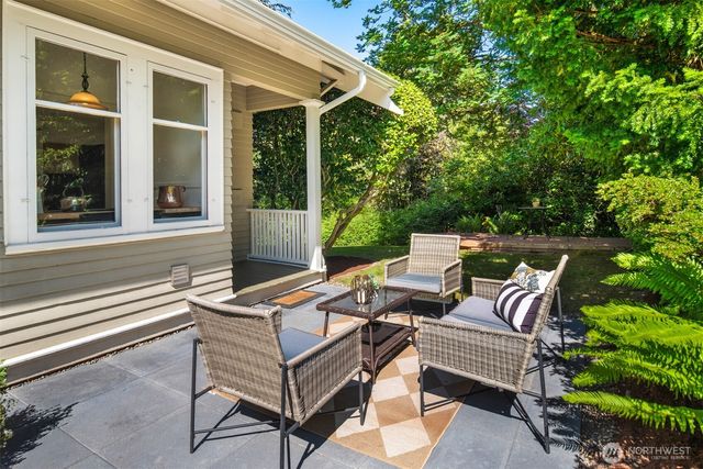 4055 SW Holgate Street, Seattle, WA 98116