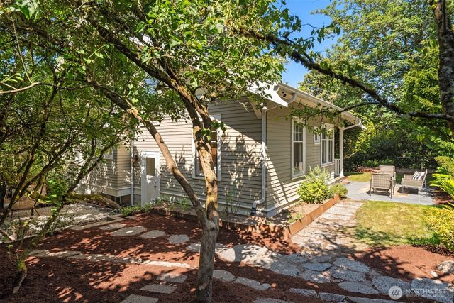 4055 SW Holgate Street, Seattle, WA 98116