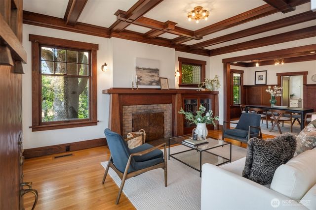 4055 SW Holgate Street, Seattle, WA 98116