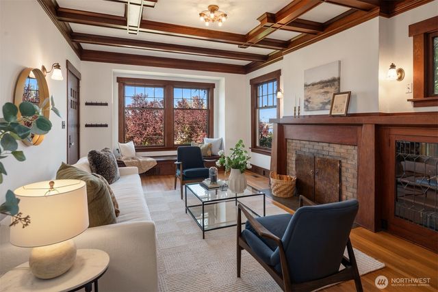 4055 SW Holgate Street, Seattle, WA 98116