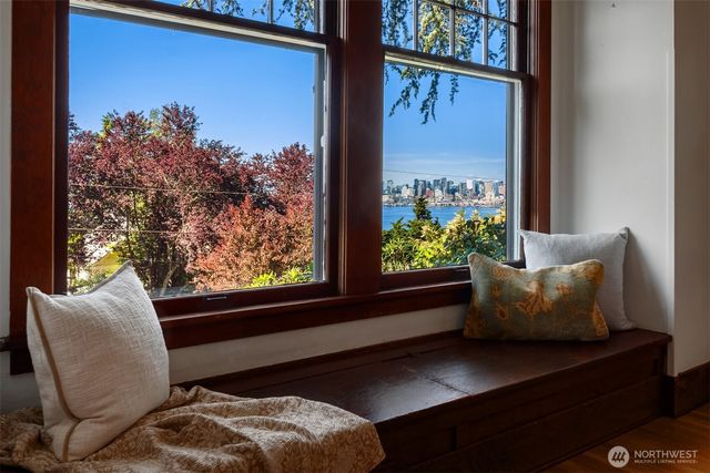 4055 SW Holgate Street, Seattle, WA 98116