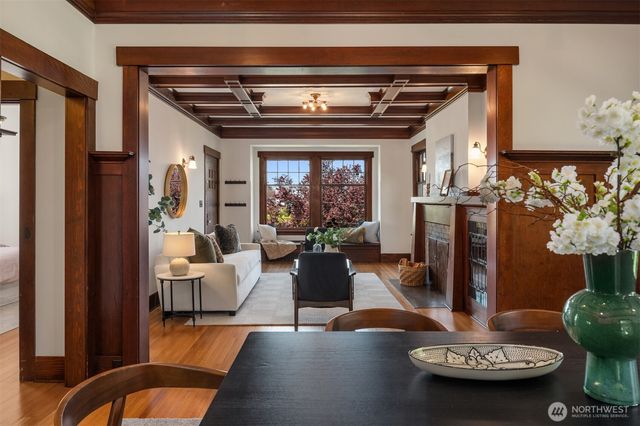 4055 SW Holgate Street, Seattle, WA 98116
