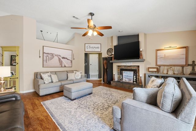 6910 Calle De Amigo, Navarre, FL 32566