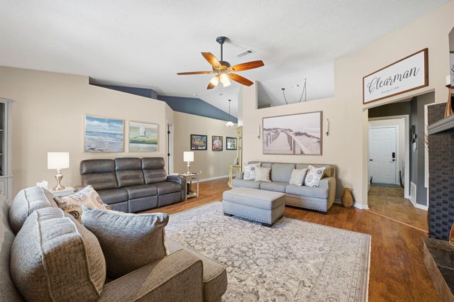 6910 Calle De Amigo, Navarre, FL 32566