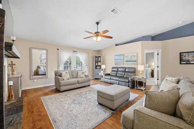 6910 Calle De Amigo, Navarre, FL 32566