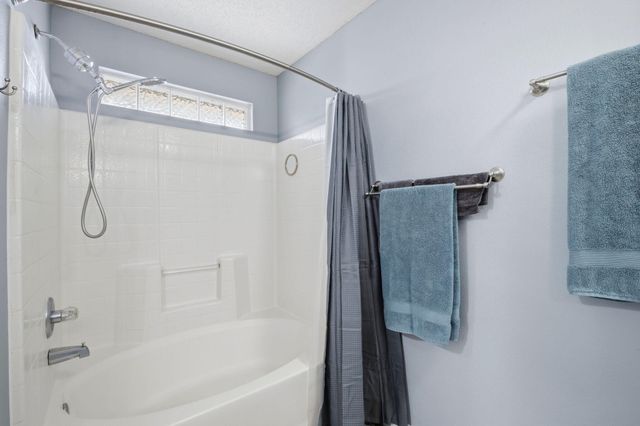 6910 Calle De Amigo, Navarre, FL 32566