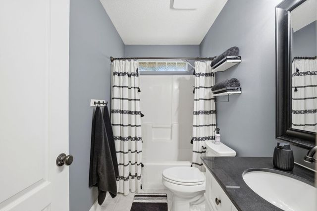 6910 Calle De Amigo, Navarre, FL 32566