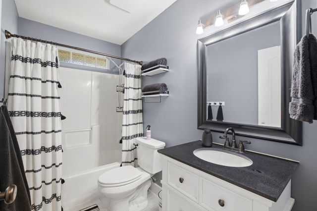 6910 Calle De Amigo, Navarre, FL 32566