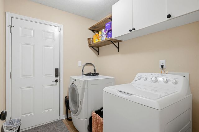 6910 Calle De Amigo, Navarre, FL 32566