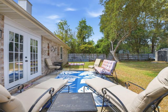 6910 Calle De Amigo, Navarre, FL 32566