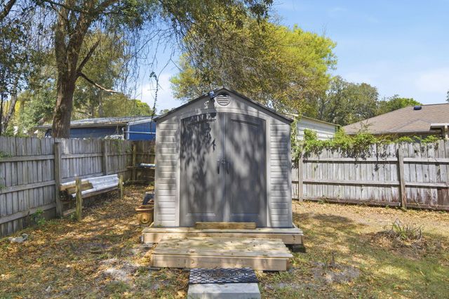 6910 Calle De Amigo, Navarre, FL 32566