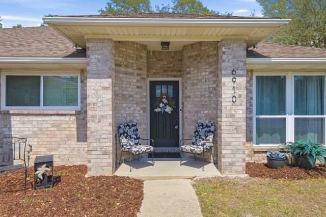 6910 Calle De Amigo, Navarre, FL 32566