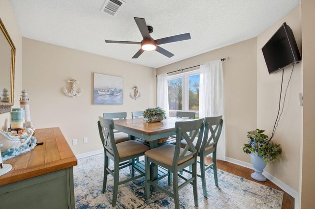 6910 Calle De Amigo, Navarre, FL 32566