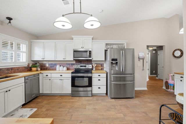 6910 Calle De Amigo, Navarre, FL 32566