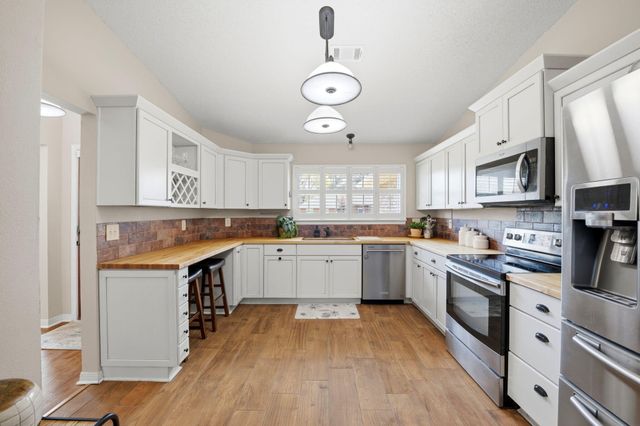 6910 Calle De Amigo, Navarre, FL 32566