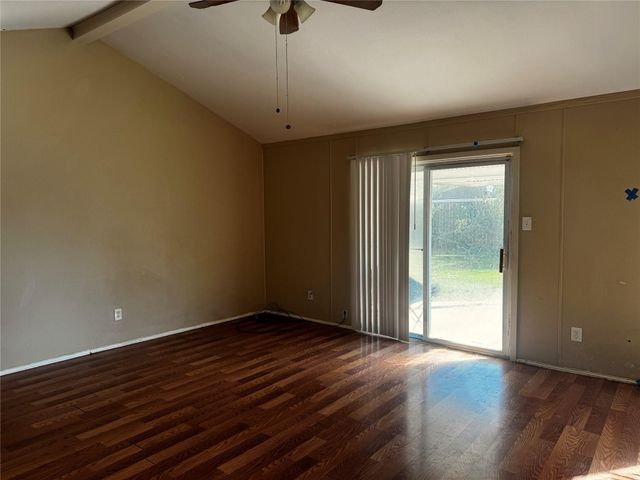 10034 Antrim Lane, La Porte, TX 77571