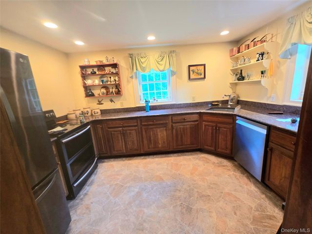 56 Finnerty Place, Putnam Valley, NY 10579