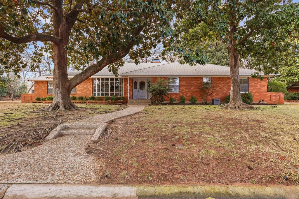 2218 Southridge Drive, Denton, TX 76205