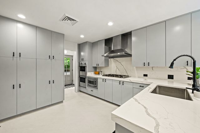 327 Marshman Avenue, Highland Park, IL 60035