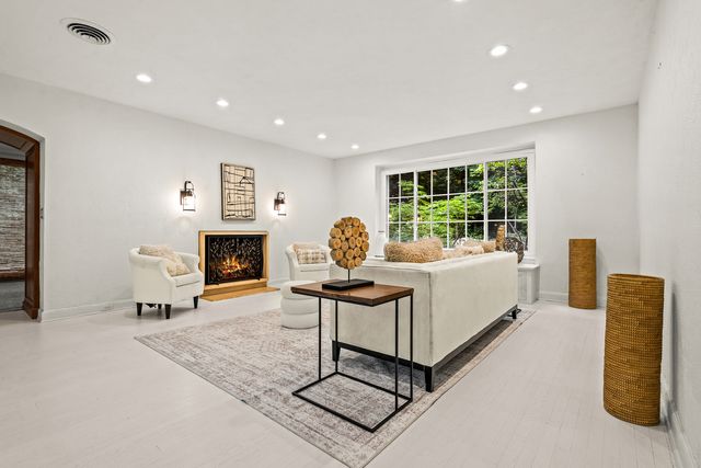 327 Marshman Avenue, Highland Park, IL 60035