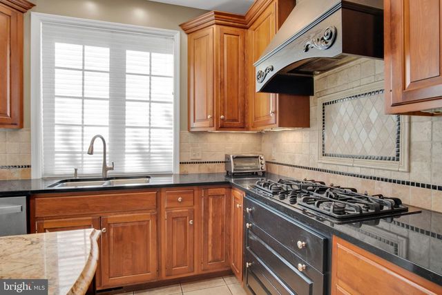 1135 WINDSOR RD, Mechanicsburg, PA 17050
