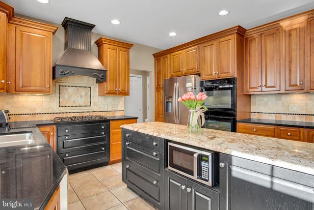 1135 WINDSOR RD, Mechanicsburg, PA 17050