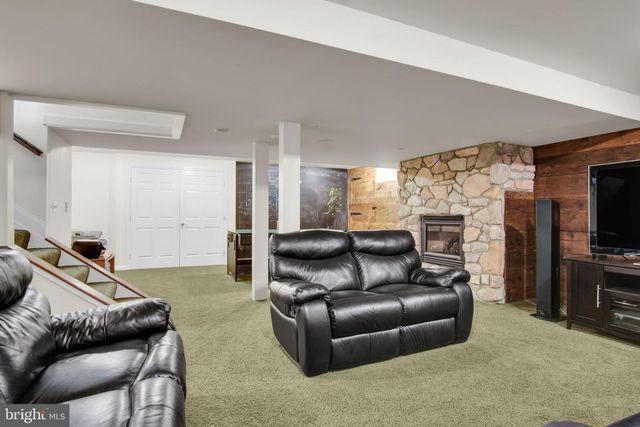 1135 WINDSOR RD, Mechanicsburg, PA 17050