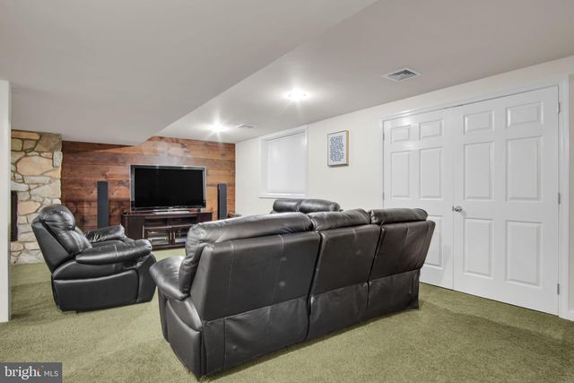 1135 WINDSOR RD, Mechanicsburg, PA 17050