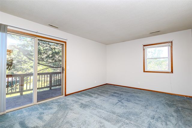 2002 E Main Street, Knoxville, IA 50138