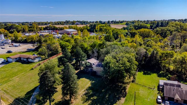 2002 E Main Street, Knoxville, IA 50138