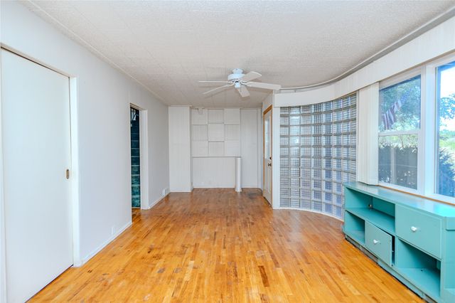 2002 E Main Street, Knoxville, IA 50138