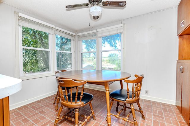 2002 E Main Street, Knoxville, IA 50138