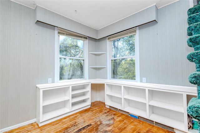 2002 E Main Street, Knoxville, IA 50138