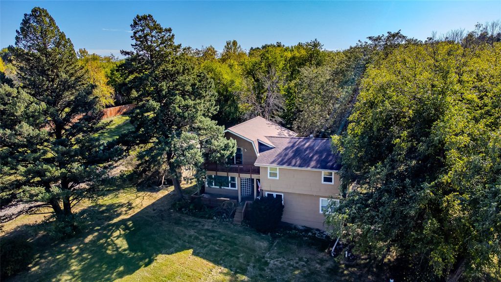 2002 E Main Street, Knoxville, IA 50138