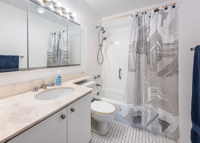 5415 N SHERIDAN Road 708, Chicago, IL 60640