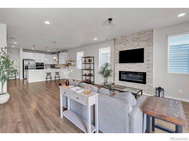 1083 Mountain Drive B, Longmont, CO 80503