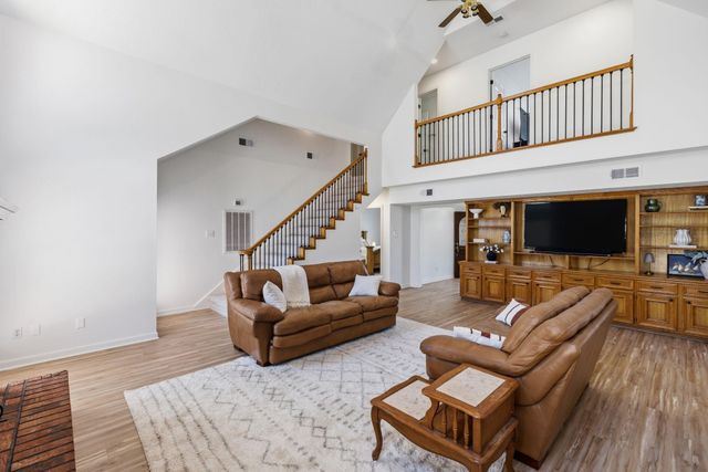 310 Pecan Loop Drive, Baytown, TX 77523