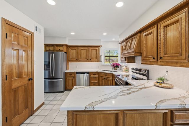 310 Pecan Loop Drive, Baytown, TX 77523