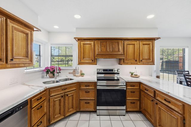 310 Pecan Loop Drive, Baytown, TX 77523