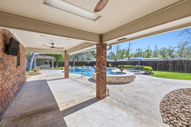 310 Pecan Loop Drive, Baytown, TX 77523