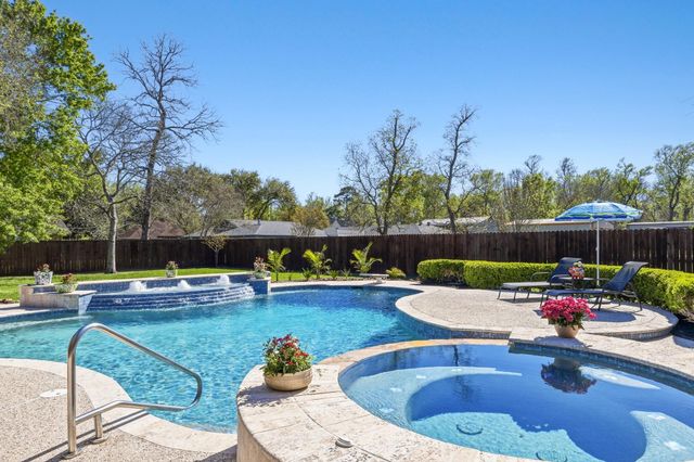 310 Pecan Loop Drive, Baytown, TX 77523