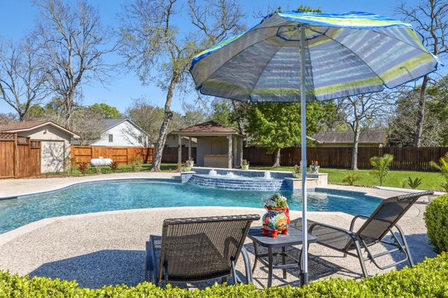 310 Pecan Loop Drive, Baytown, TX 77523