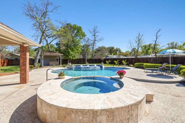 310 Pecan Loop Drive, Baytown, TX 77523