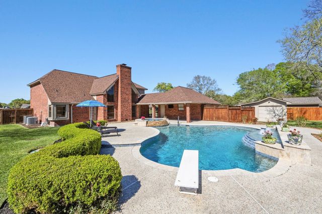 310 Pecan Loop Drive, Baytown, TX 77523