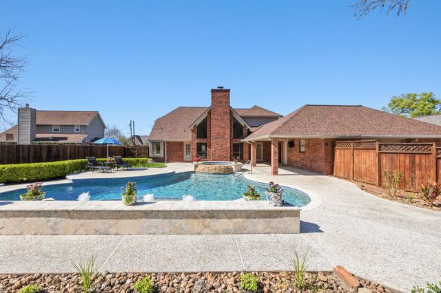 310 Pecan Loop Drive, Baytown, TX 77523