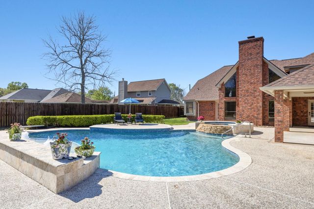 310 Pecan Loop Drive, Baytown, TX 77523