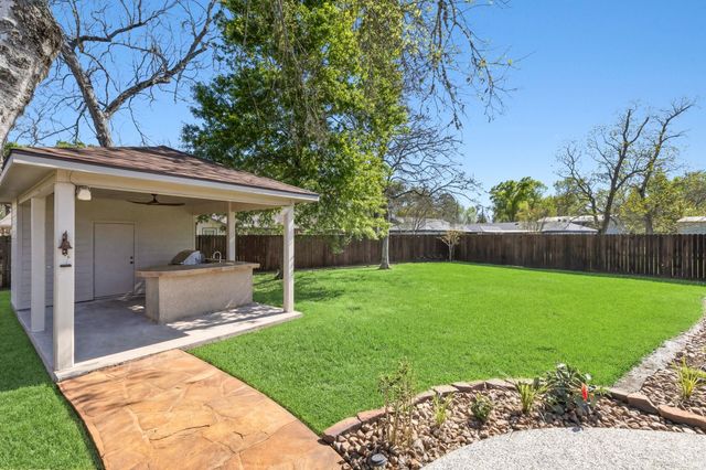 310 Pecan Loop Drive, Baytown, TX 77523